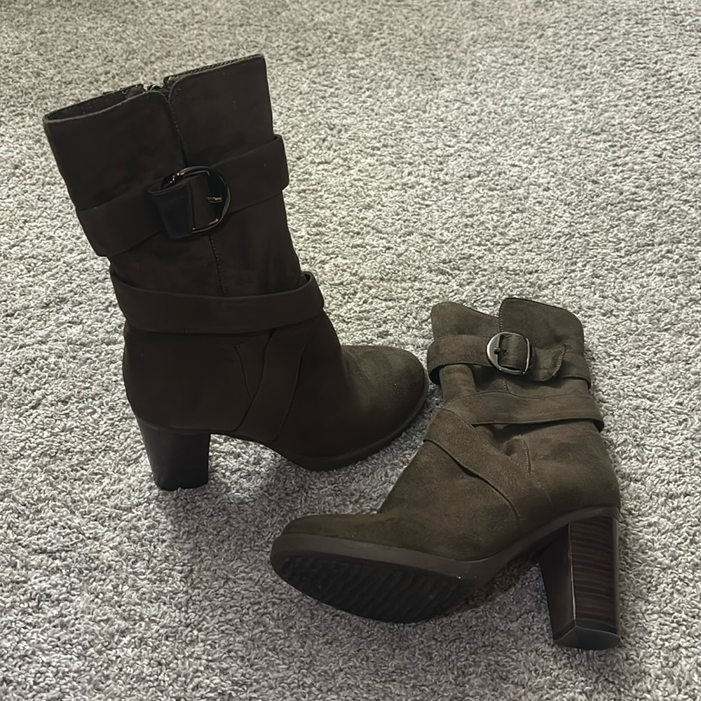 High heeled boots